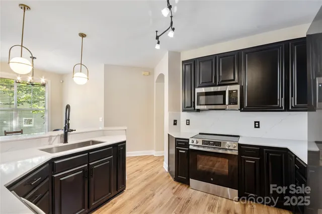 $599,900 | 11 Town Circle, Flat Rock, NC 28731