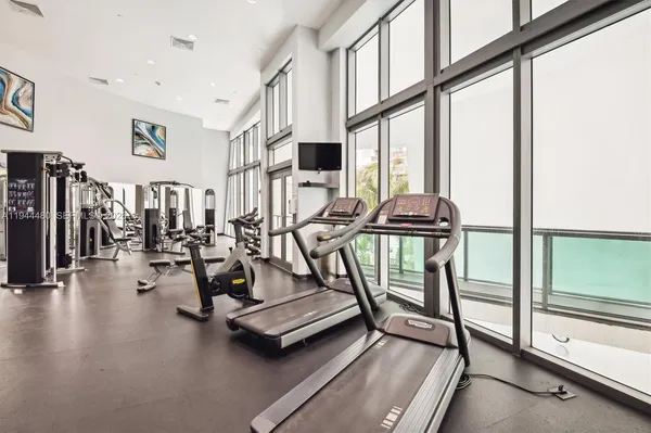 $5,900 | 6000 Collins Avenue, Unit 307, Miami Beach, FL 33140