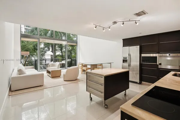 $5,900 | 6000 Collins Avenue, Unit 307, Miami Beach, FL 33140