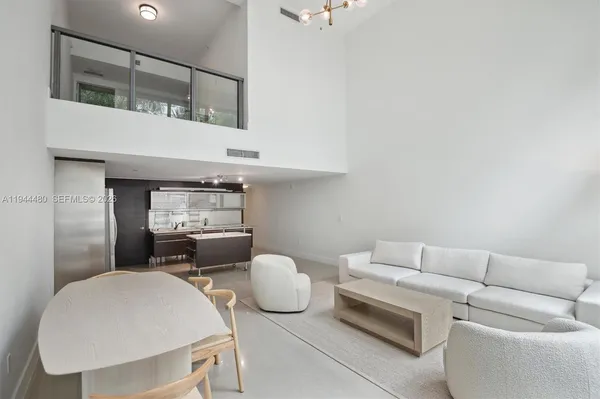 $5,900 | 6000 Collins Avenue, Unit 307, Miami Beach, FL 33140