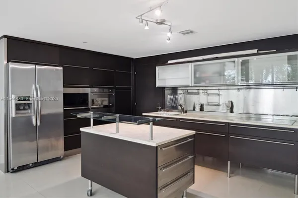 $5,900 | 6000 Collins Avenue, Unit 307, Miami Beach, FL 33140