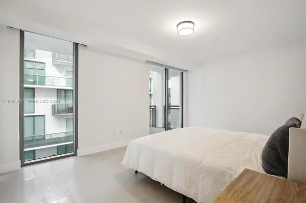 $5,900 | 6000 Collins Avenue, Unit 307, Miami Beach, FL 33140