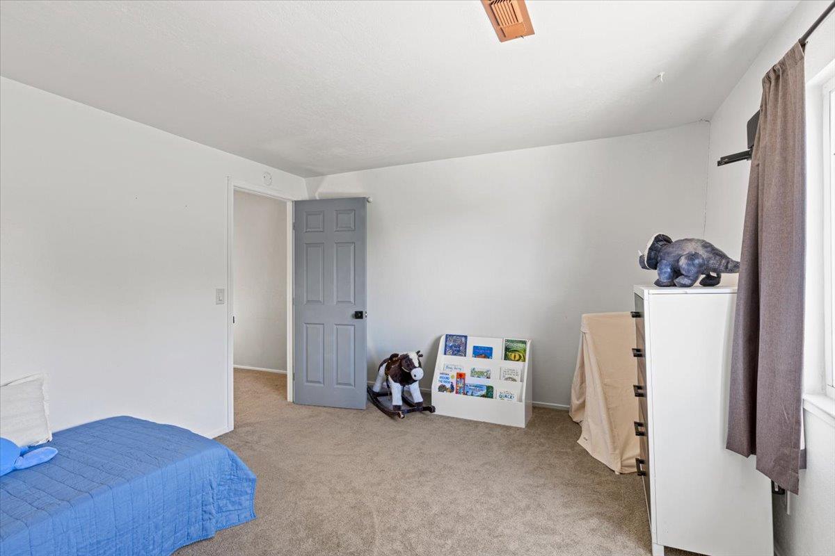 10402 Newtown Road Nevada City, CA 95959 - Photo 23 of 44 a bedroom with a bed and a refrigerator
