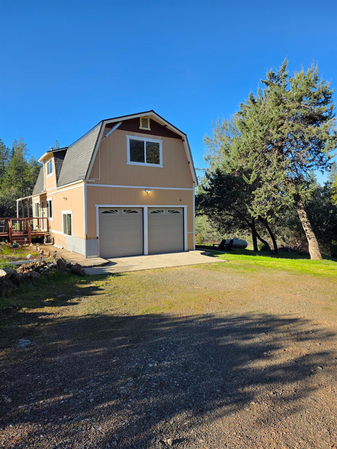 10402 Newtown Road Nevada City, CA 95959 - Photo 5 of 44 a view of a house with swimming pool