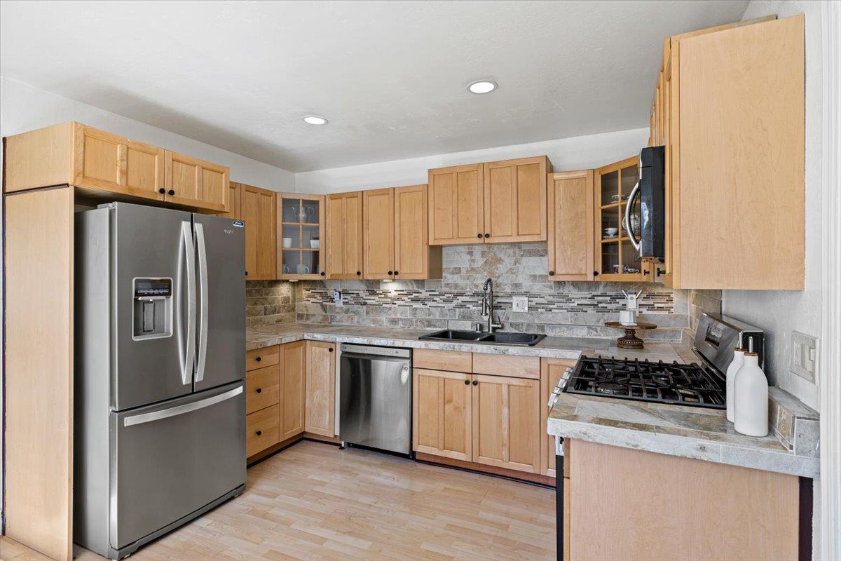 10402 Newtown Road Nevada City, CA 95959 - Photo 7 of 44 a kitchen with stainless steel appliances granite countertop a refrigerator sink and stove