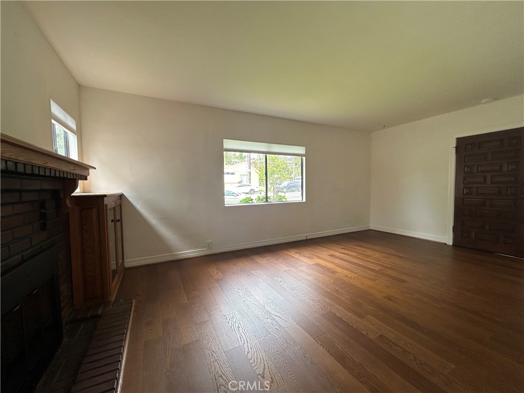 214 East Stocker Street Glendale, CA 91207 - Photo 5 of 31