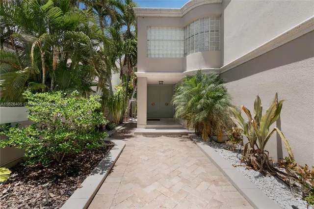 $2,500,000 | 1769 Wa Kee Na Drive, Miami, FL 33133