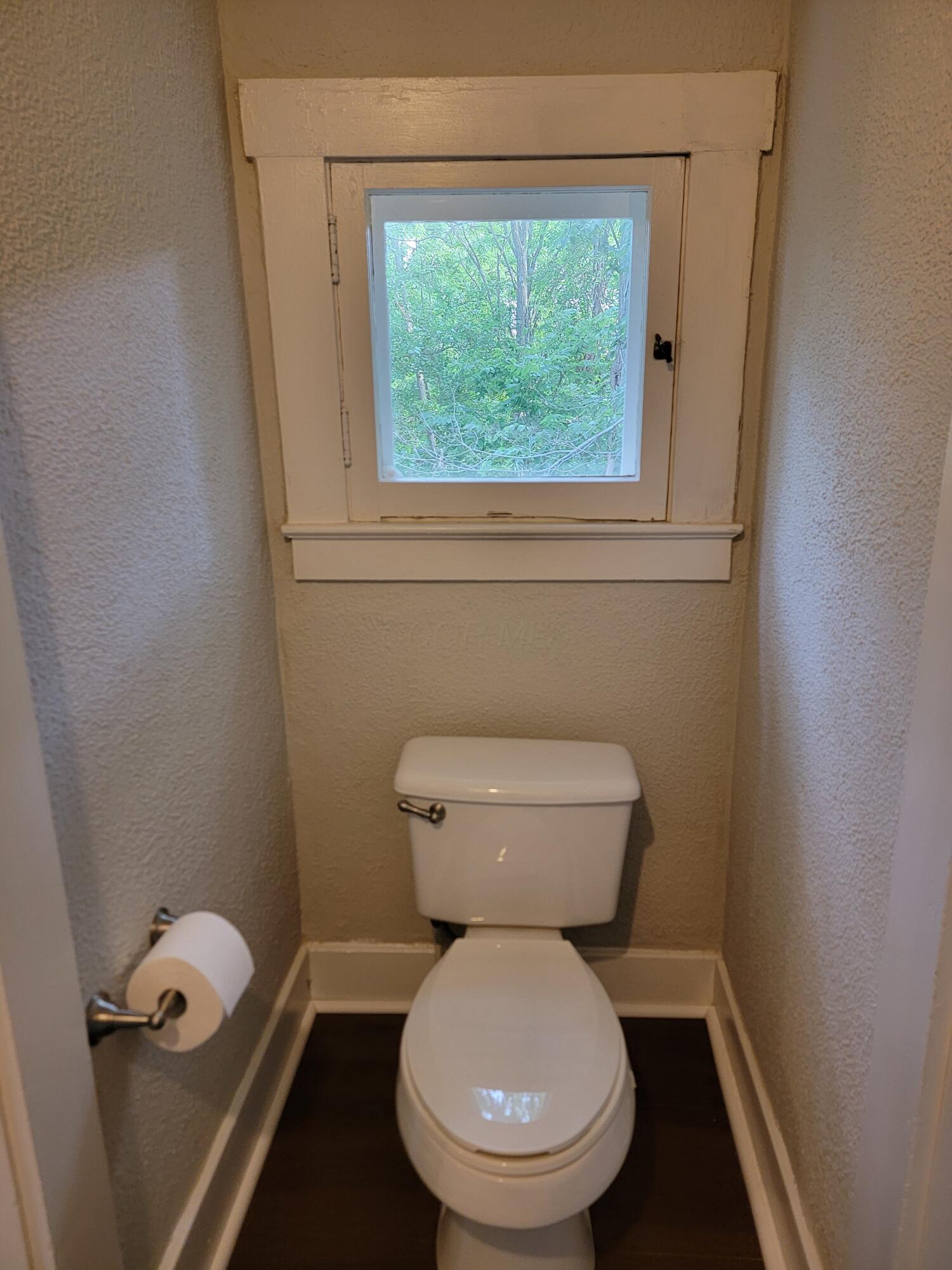4403 Mechanicsburg Road Springfield, OH 45502 - Photo 26 of 38 HALF BATH