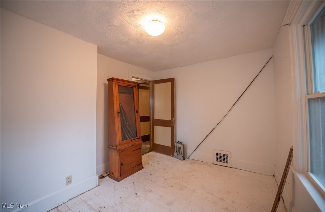 2107 Harrisburg Road Northeast Canton, OH 44705 - Photo 12 of 24