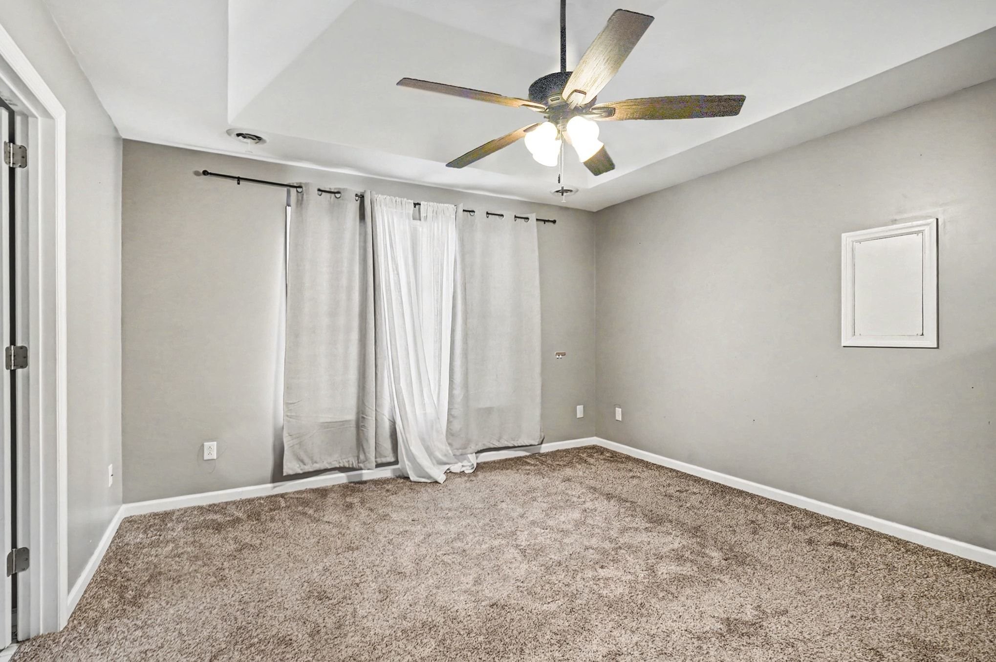 2202 Woodmont Drive Springfield, TN 37172 - Photo 26 of 50 an empty room with fan and windows