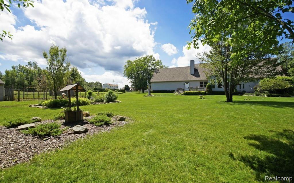 448 North Tipsico Lake Road Highland, MI 48357 - Photo 27 of 28 19-photo-web-1680x1050-464834.jpg