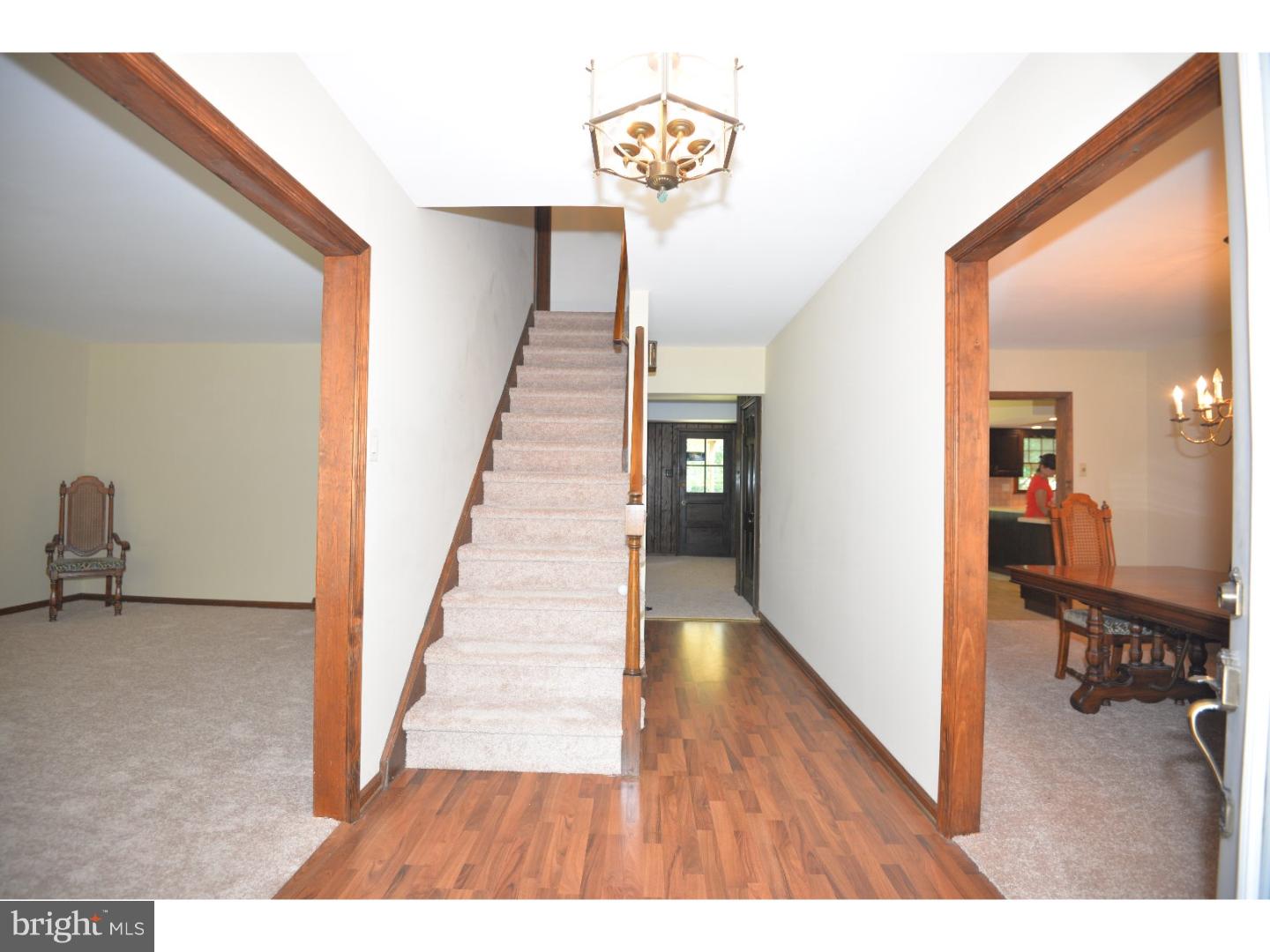 927 Lavera Road Warminster, PA 18974 - Photo 6 of 25 Foyer