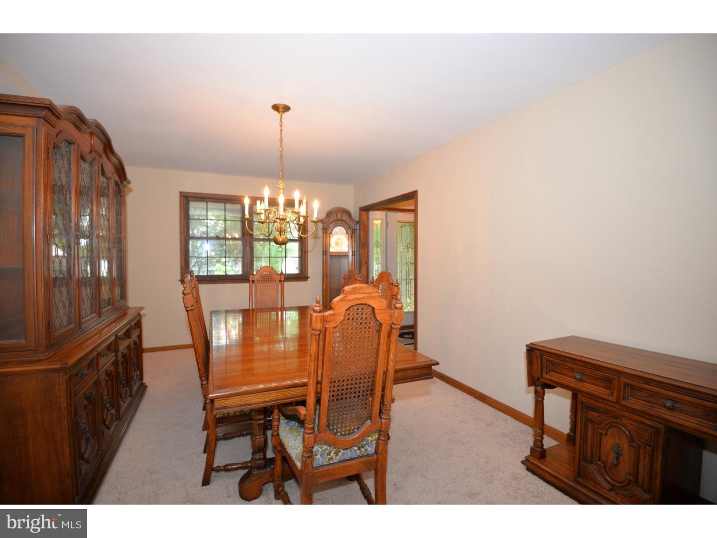 927 Lavera Road Warminster, PA 18974 - Photo 10 of 25 Dining Room
