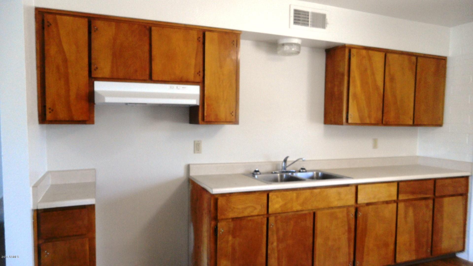 1802 West Pecan Road Phoenix, AZ 85041 - Photo 4 of 10 kitchen