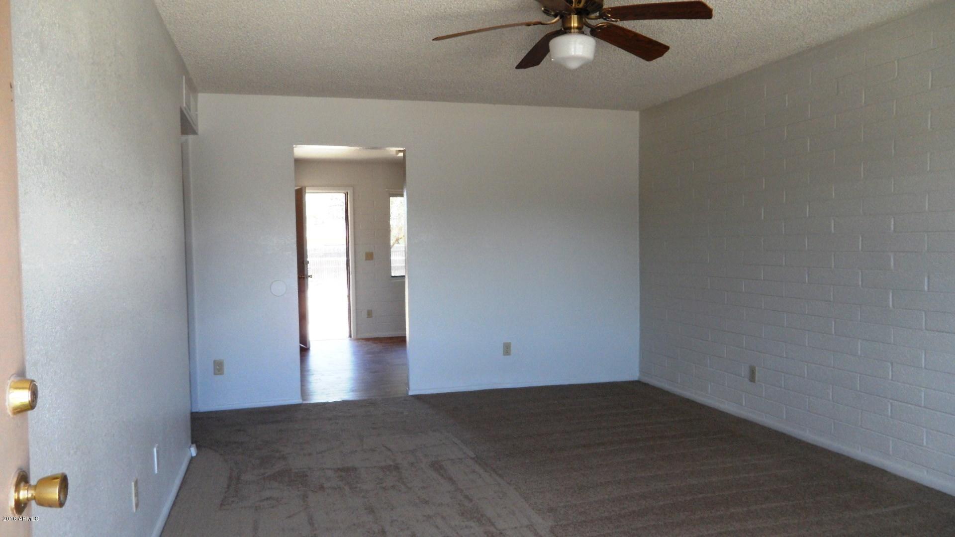 1802 West Pecan Road Phoenix, AZ 85041 - Photo 6 of 10 living room