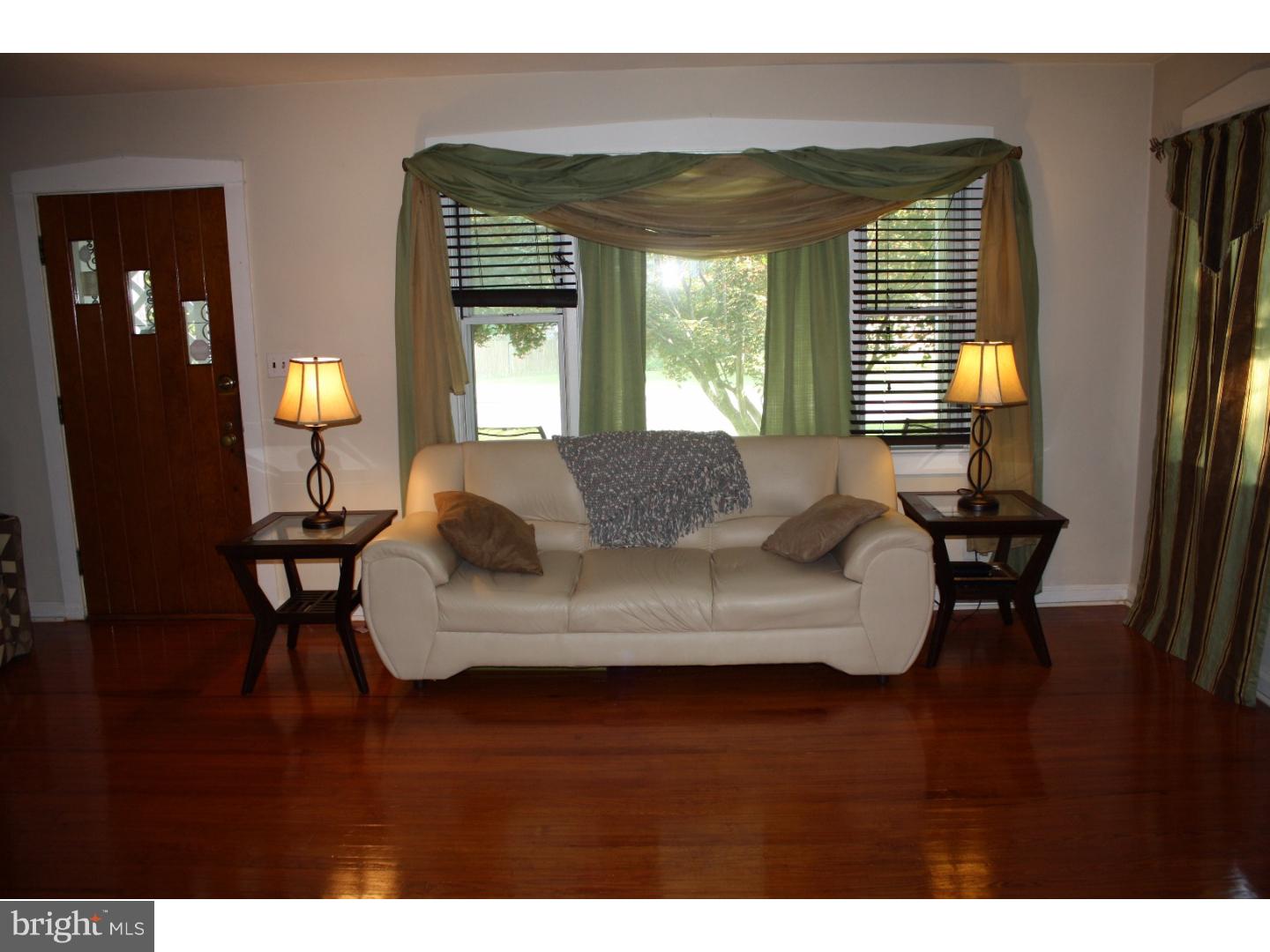 269 New Brooklyn Road Williamstown, NJ 08094 - Photo 2 of 20 Living Room