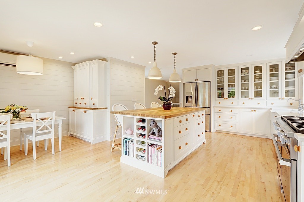5663 Keystone Place North Seattle, WA 98103 - Photo 2 of 39 Gallery Image 2