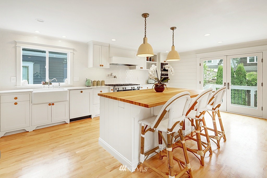 5663 Keystone Place North Seattle, WA 98103 - Photo 3 of 39 Gallery Image 3