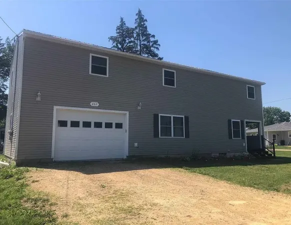 $189,900 | 207 West Avon Street, Forreston, IL 61030