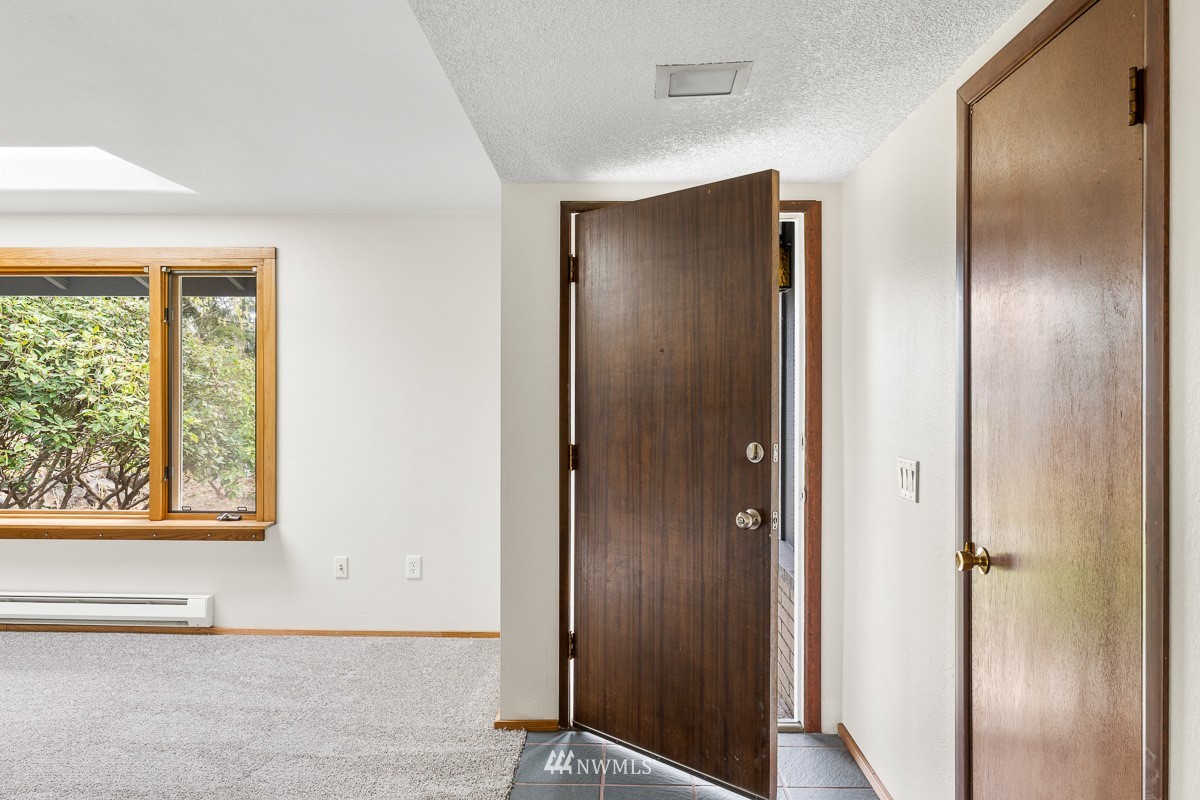 5012 Northeast 1st Court Renton, WA 98059 - Photo 7 of 29 Gallery Image 7