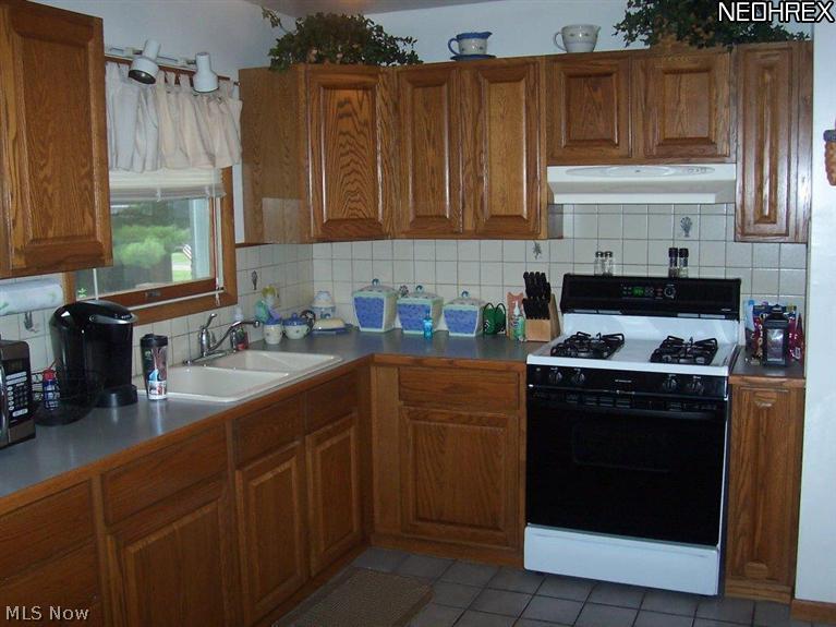 1012 Hudson Road Kent, OH 44240 - Photo 4 of 15