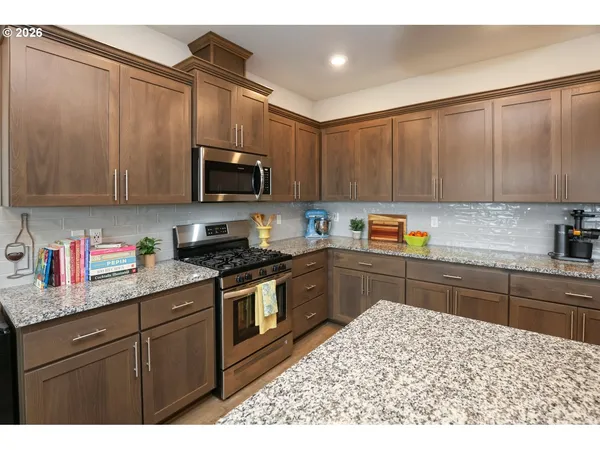 $549,900 | 2432 West 15th Avenue, Junction City, OR 97448