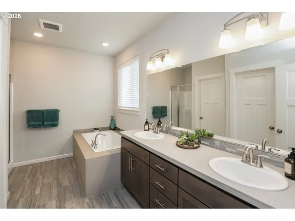 $549,900 | 2432 West 15th Avenue, Junction City, OR 97448