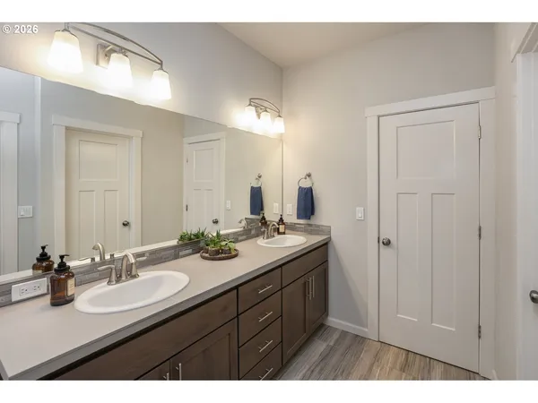 $549,900 | 2432 West 15th Avenue, Junction City, OR 97448