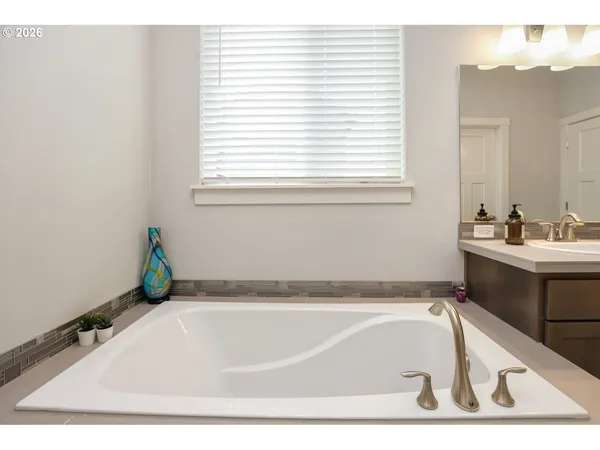 $549,900 | 2432 West 15th Avenue, Junction City, OR 97448