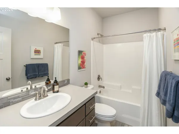 $549,900 | 2432 West 15th Avenue, Junction City, OR 97448