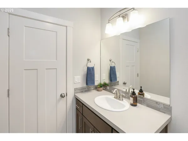 $549,900 | 2432 West 15th Avenue, Junction City, OR 97448