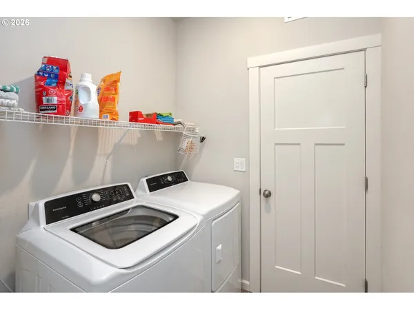 $549,900 | 2432 West 15th Avenue, Junction City, OR 97448