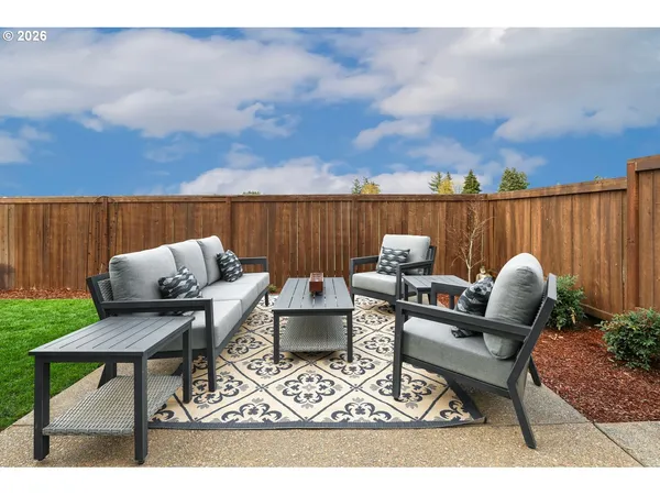 $549,900 | 2432 West 15th Avenue, Junction City, OR 97448