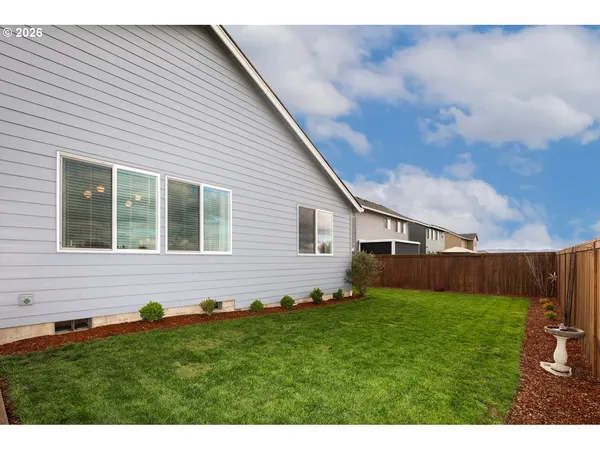 $549,900 | 2432 West 15th Avenue, Junction City, OR 97448