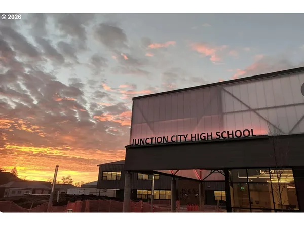 $549,900 | 2432 West 15th Avenue, Junction City, OR 97448