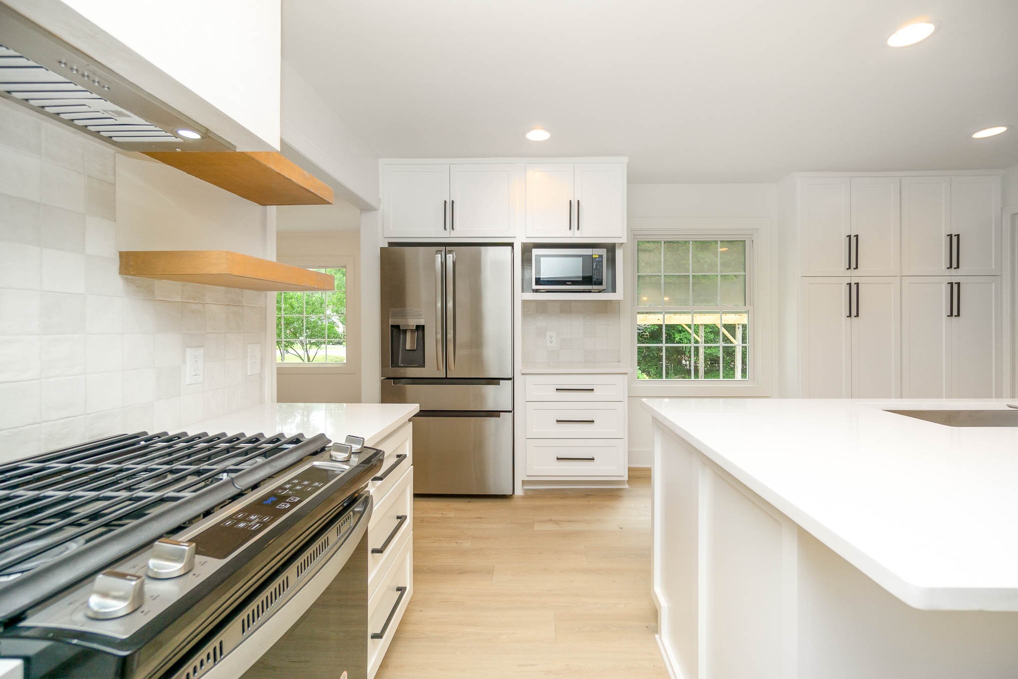 1401 Manor Road Columbia, TN 38401 - Photo 2 of 35 a kitchen with stainless steel appliances a refrigerator and a stove