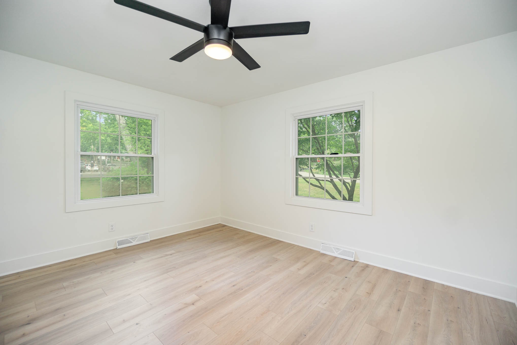 1401 Manor Road Columbia, TN 38401 - Photo 24 of 35 wooden floor in an empty room with a window