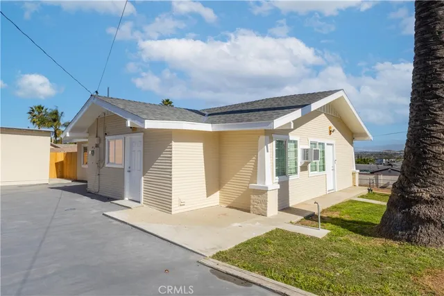 a view of a house with a yard and garage