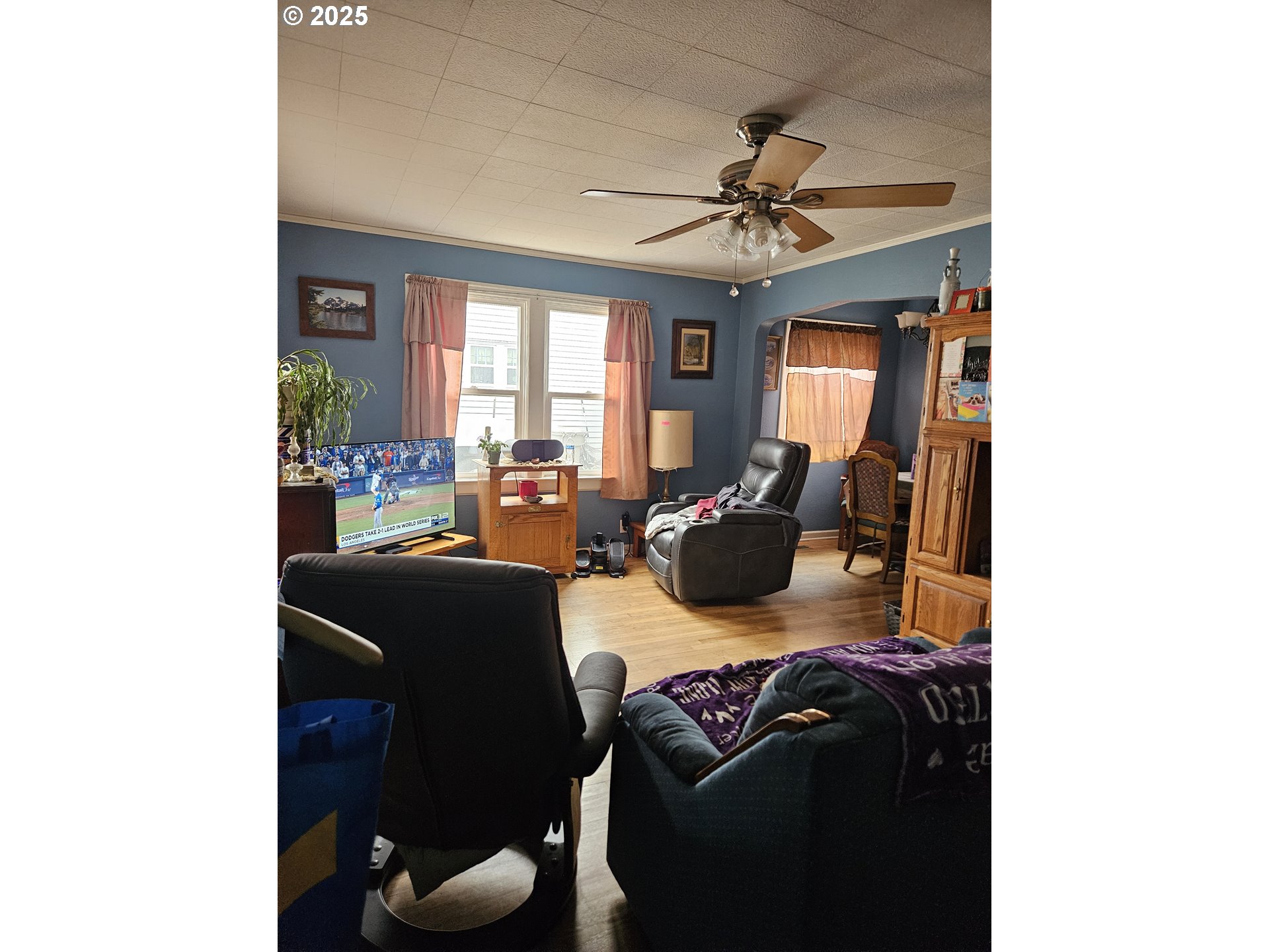 749 Southwest Washington Street Dallas, OR 97338 - Photo 2 of 14 a living room with furniture and a chandelier