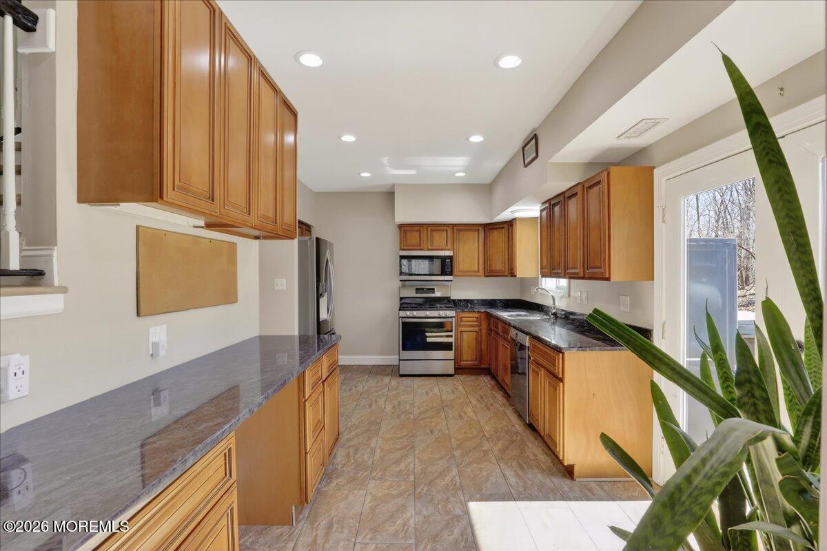 33 Ashford Road Jackson, NJ 08527 - Photo 19 of 71 19-Kitchen