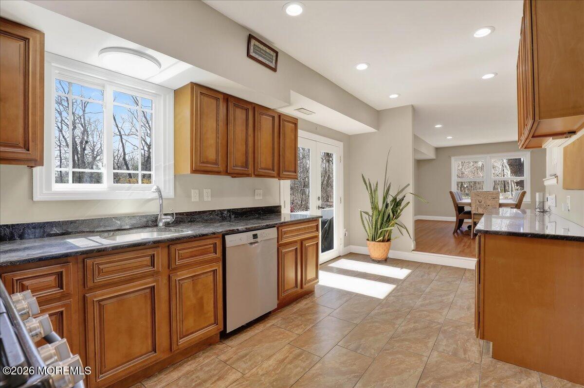 33 Ashford Road Jackson, NJ 08527 - Photo 22 of 71 22-Kitchen