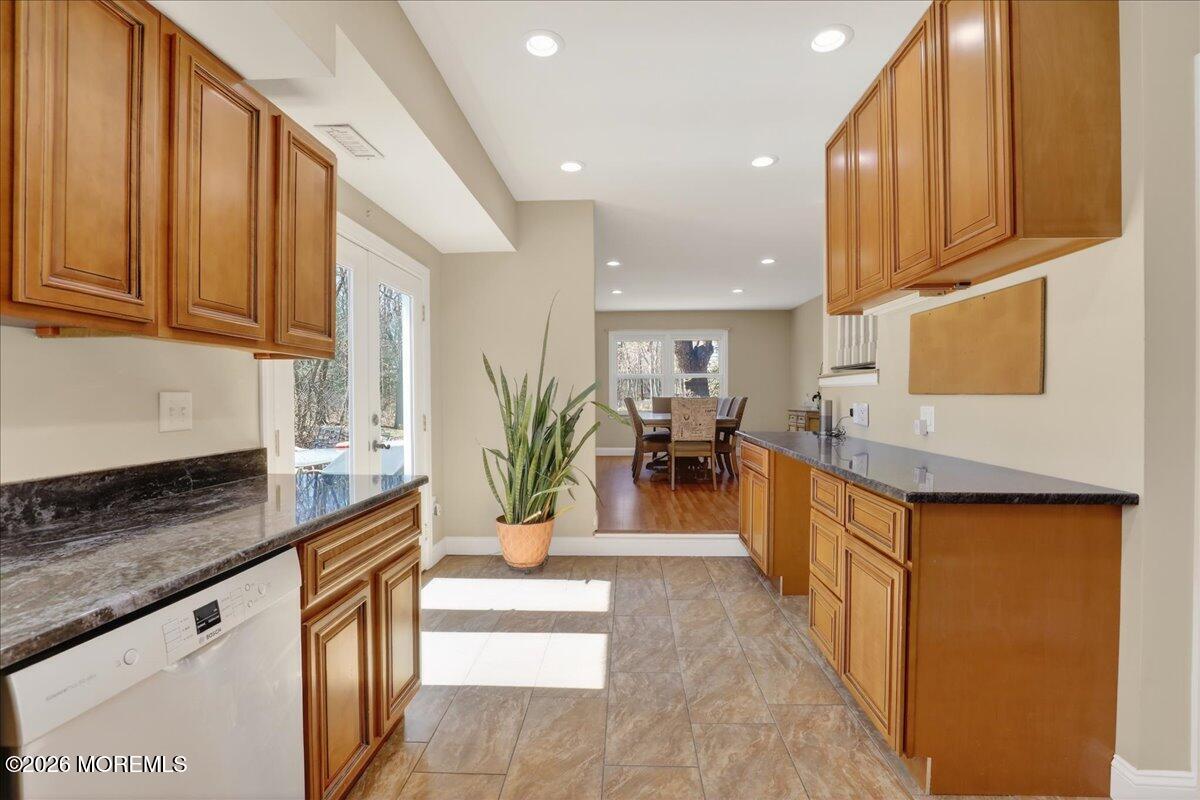33 Ashford Road Jackson, NJ 08527 - Photo 23 of 71 23-Kitchen