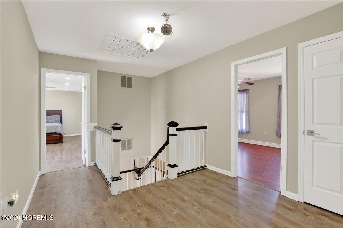 33 Ashford Road Jackson, NJ 08527 - Photo 32 of 71 32-Upper Hallway