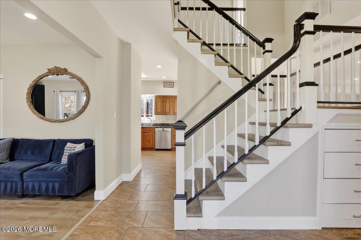 33 Ashford Road Jackson, NJ 08527 - Photo 10 of 71 10-Foyer