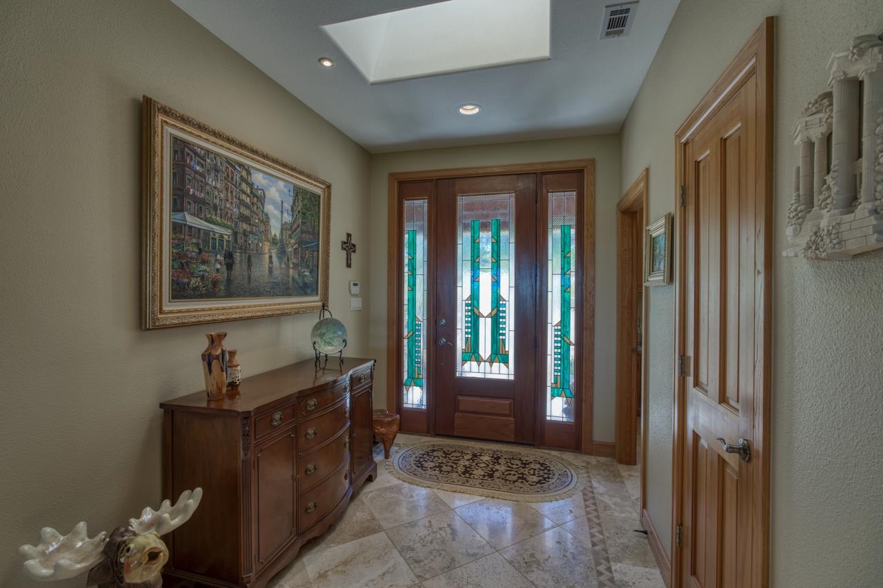 91 Gateway North Marble Falls, TX 78654 - Photo 8 of 30 a living room with furniture and a window