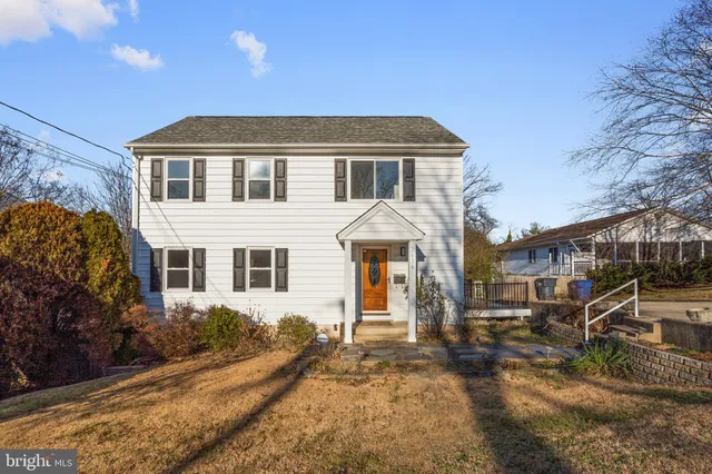 $3,600 | 2636 East Side Drive, Alexandria, VA 22306