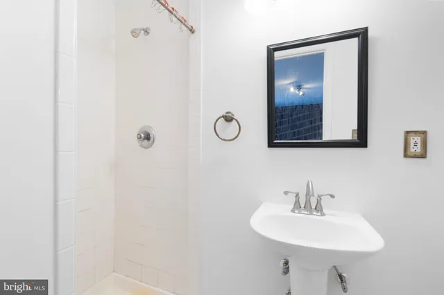 $3,600 | 2636 East Side Drive, Alexandria, VA 22306