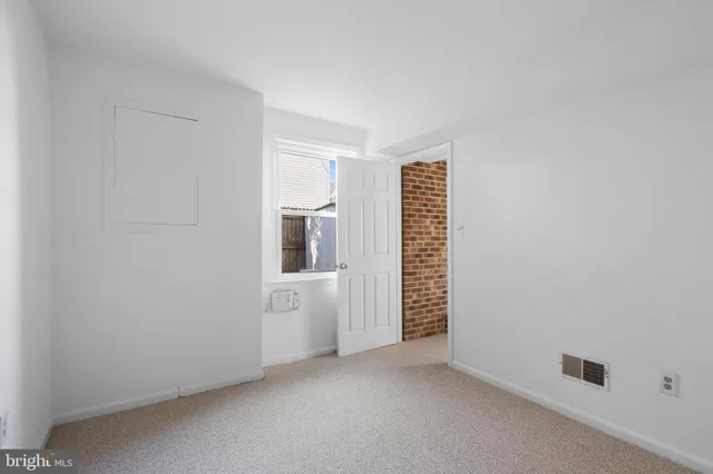 $3,600 | 2636 East Side Drive, Alexandria, VA 22306