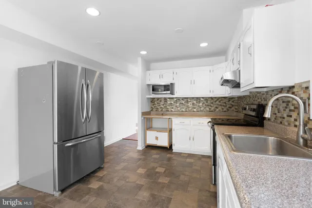 $3,600 | 2636 East Side Drive, Alexandria, VA 22306