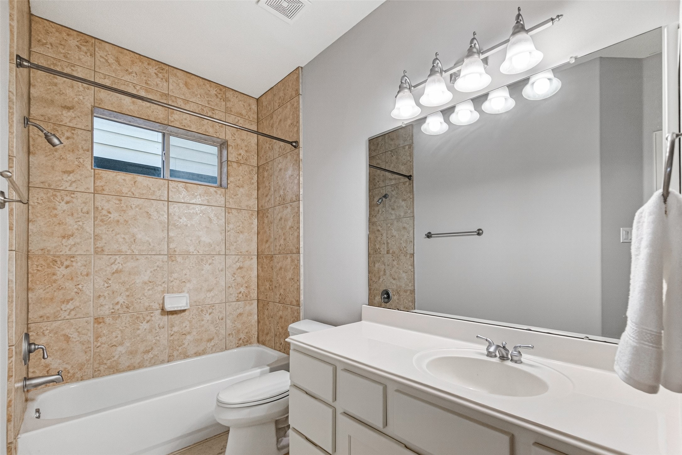 4502 Rose Street Houston, TX 77007 - Photo 11 of 40 Full bathroom downstairs!